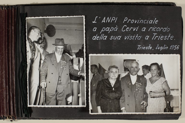 Trieste, luglio 1956, Alcide Cervi festeggiato al suo arrivo presso l'A.N.P.I. provinciale ed in posa per una foto ricordo. In alto a destra la dedica dell'album.